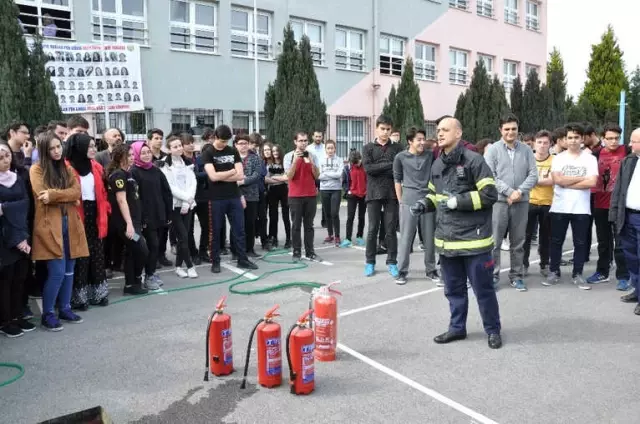 İtfaiye Müdürlüğü'nden Yangın Tatbikatı