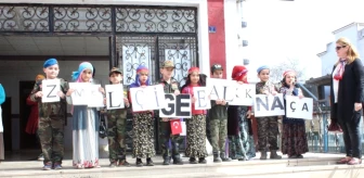 Miniklerden 'Çanakkale Geçilmez' Gösterisi