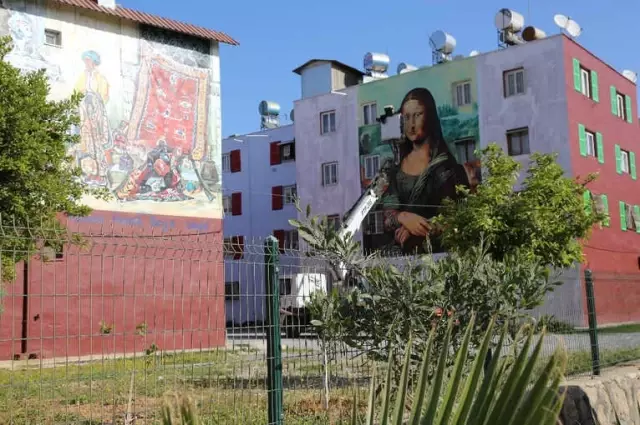 Mona Lisa' Mersin'deki Konutların Duvarını Süslüyor