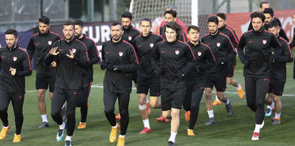 Cenk Tosun, Hakan Çalhanoğlu ve Selçuk İnan Takımdan Ayrı ...