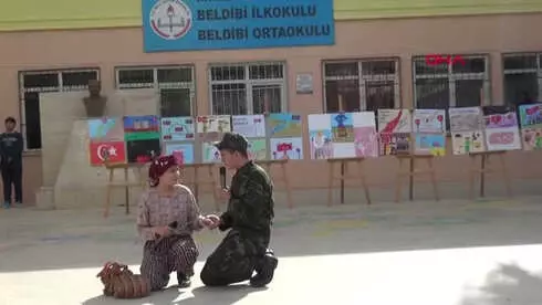 Antalya Öğrencilerden Mehmetçiğe Destek Antalya Öğrencilerden Mehmetçiğe Destek