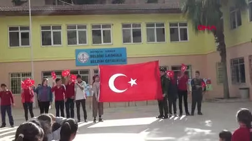 Antalya Öğrencilerden Mehmetçiğe Destek Antalya Öğrencilerden Mehmetçiğe Destek