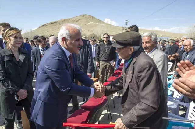 Cumhurbaşkanı Erdoğan'ın Canlı Bağlandığı Törenle Fidan Dikimi Yapıldı Cumhurbaşkanı Erdoğan'ın Canlı Bağlandığı Törenle Fidan Dikimi Yapıldı