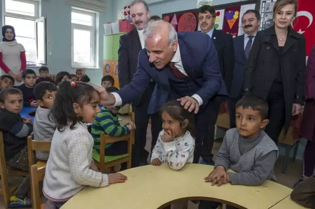 Cumhurbaşkanı Erdoğan'ın Canlı Bağlandığı Törenle Fidan Dikimi Yapıldı Cumhurbaşkanı Erdoğan'ın Canlı Bağlandığı Törenle Fidan Dikimi Yapıldı