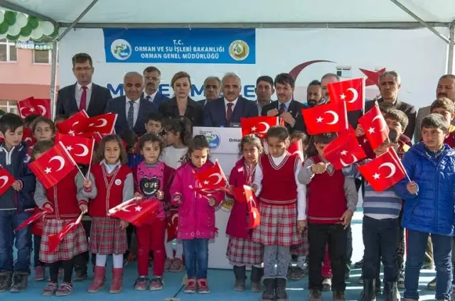 Cumhurbaşkanı Erdoğan'ın Canlı Bağlandığı Törenle Fidan Dikimi Yapıldı Cumhurbaşkanı Erdoğan'ın Canlı Bağlandığı Törenle Fidan Dikimi Yapıldı