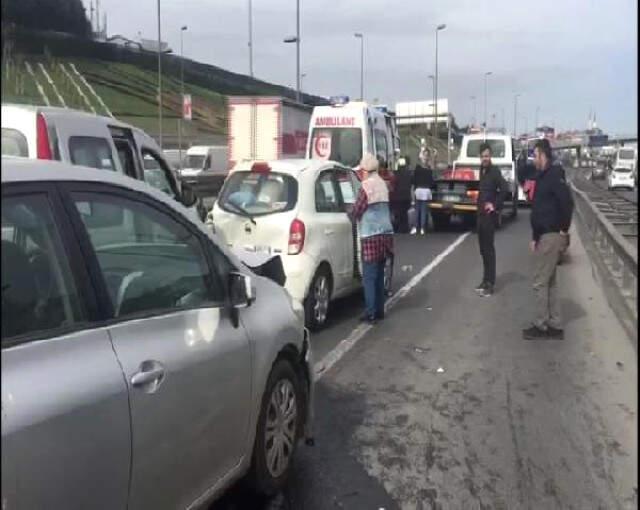 Haliç Köprüsü Çıkışında Feci Kaza, 2 Şerit Trafiğe Kapandı: 2 Yaralı