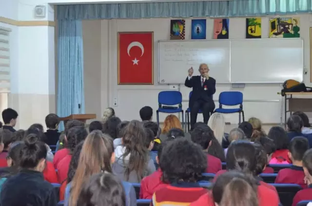 Halk Ozanı Aşık Kara Gazi Ortaokulu'nda Öğrencilerle Buluştu Halk Ozanı Aşık Kara Gazi Ortaokulu'nda Öğrencilerle Buluştu