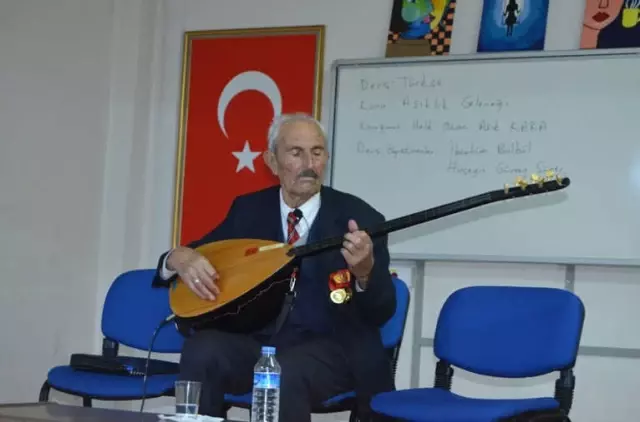 Halk Ozanı Aşık Kara Gazi Ortaokulu'nda Öğrencilerle Buluştu Halk Ozanı Aşık Kara Gazi Ortaokulu'nda Öğrencilerle Buluştu