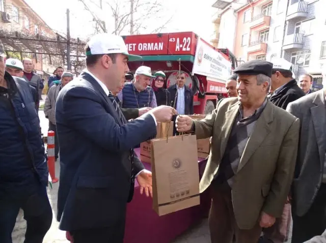 Halka 2 Bin 500 Ücretsiz Fidan Dağıtıldı