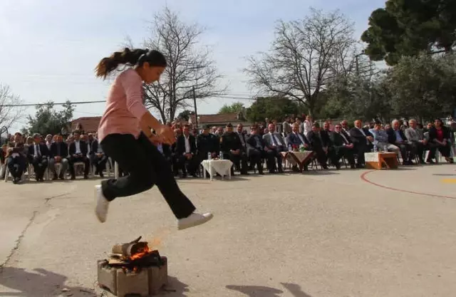 Saruhanlı'da Nevruz Kutlamaları Saruhanlı'da Nevruz Kutlamaları