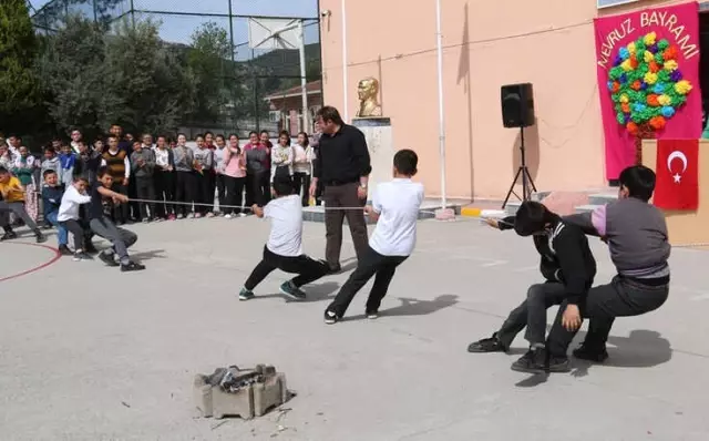 Saruhanlı'da Nevruz Kutlamaları Saruhanlı'da Nevruz Kutlamaları
