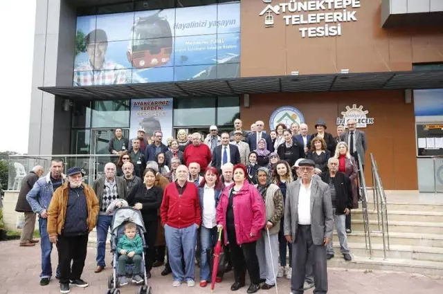Yaşlıların Tünektepe'de Vals ve Manzara Keyfi Yaşlıların Tünektepe'de Vals ve Manzara Keyfi