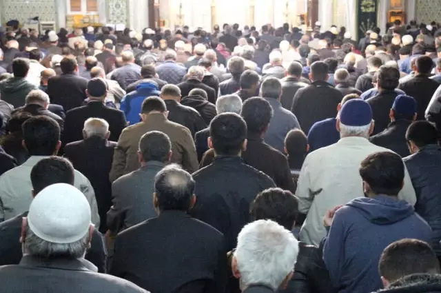 Elazığ'da Regaip Kandili Coşkusu