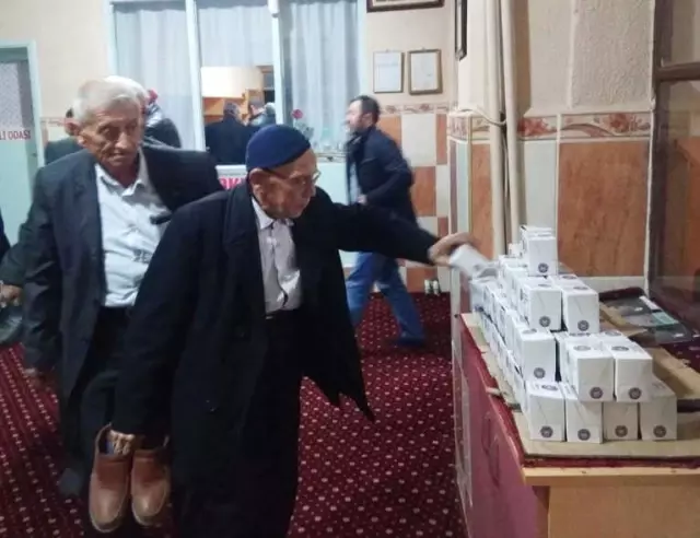 Hisarcık Belediyesi Kandil Simidi Dağıttı