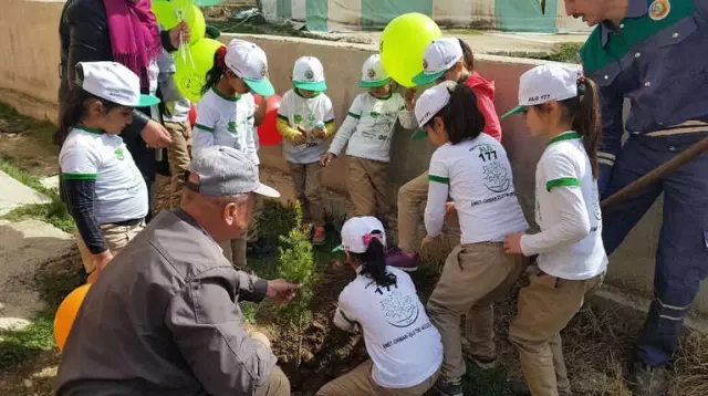 Hisarcık Köy Okulunda Fidan Dikme Şenliği