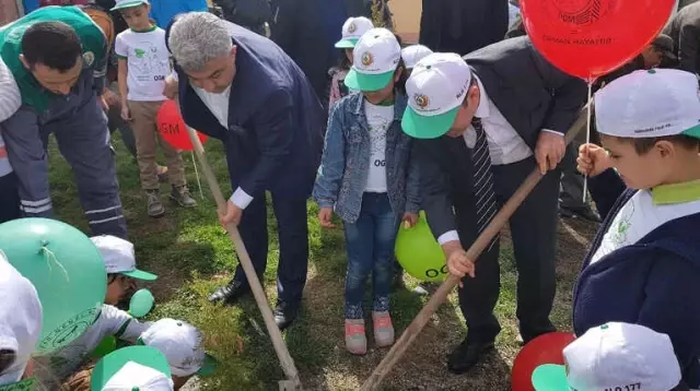Hisarcık Köy Okulunda Fidan Dikme Şenliği