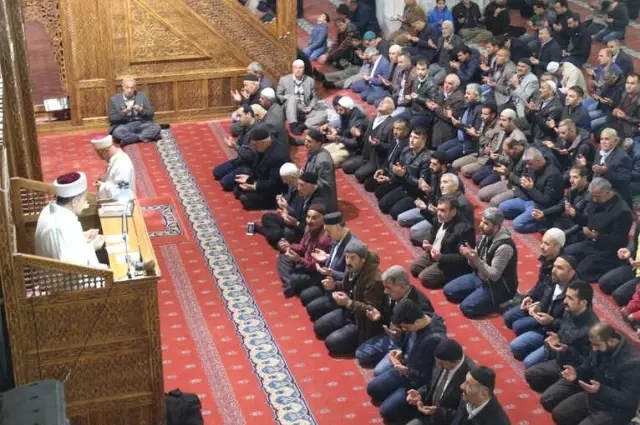 Vanlılar Regaip Kandili'nde Camilere Akın Etti