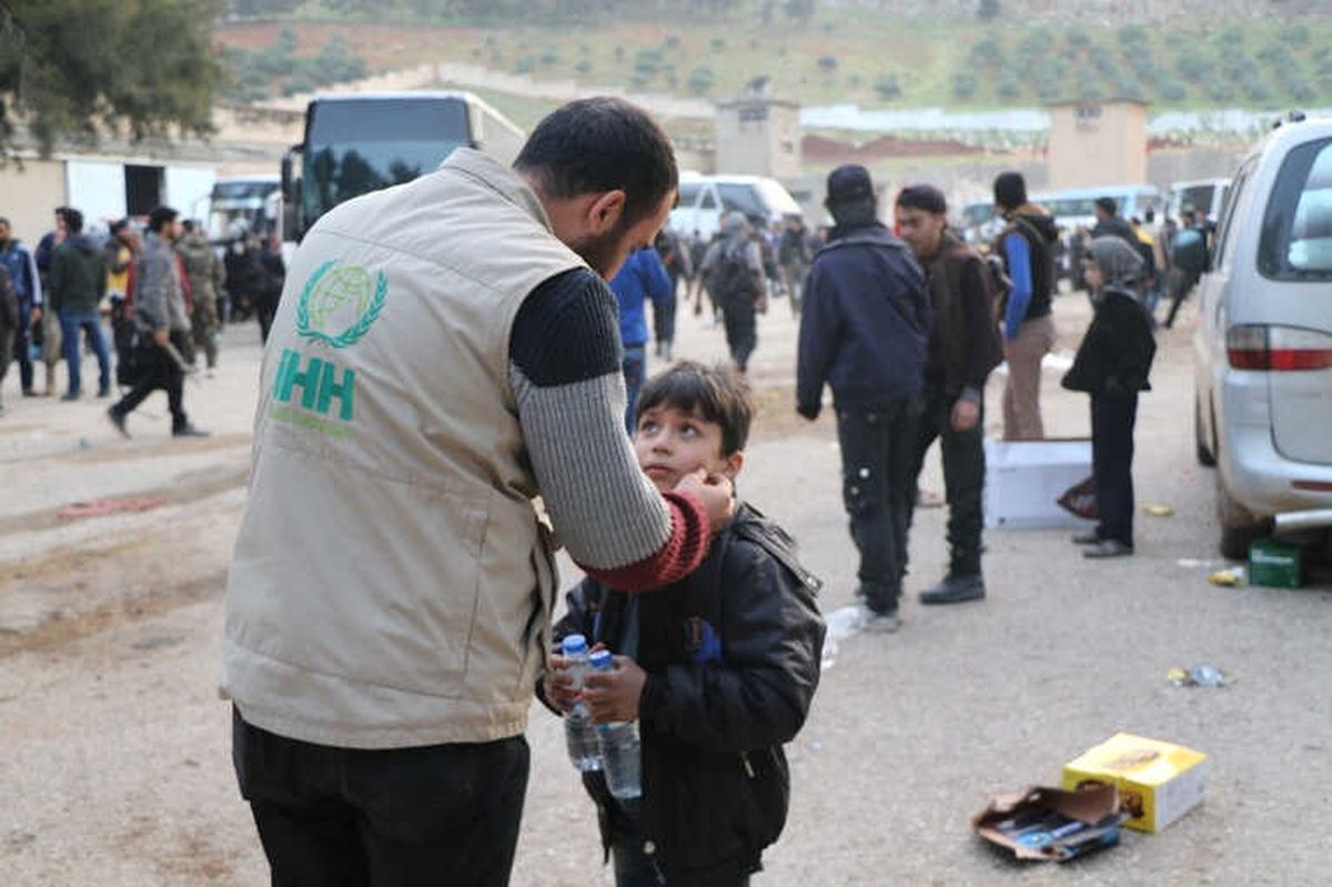 Doğu Guta'nın Haresta Beldesinden Gelen Kafileyi İhh Ekipleri Karşıladı