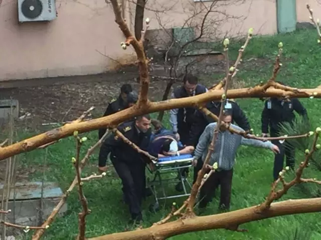 Hastanenin 3. Katından Düşen Göçmen Yaralandı Hastanenin 3. Katından Düşen Göçmen Yaralandı