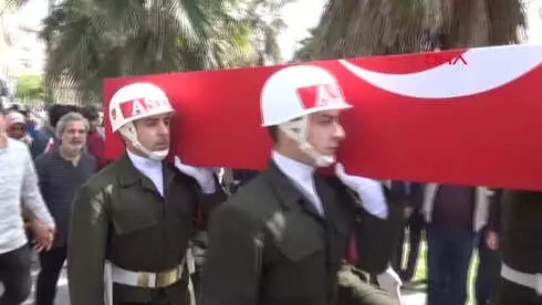 Hatay Şehidini 10 Bin Kişiyle Uğurladı Hatay Şehidini 10 Bin Kişiyle Uğurladı
