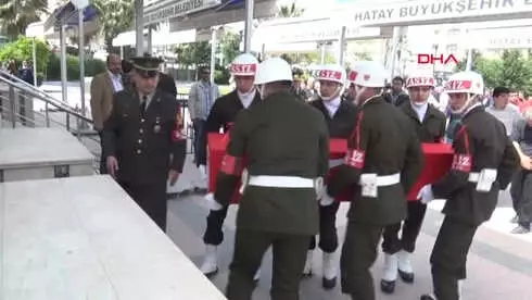 Hatay Şehidini 10 Bin Kişiyle Uğurladı Hatay Şehidini 10 Bin Kişiyle Uğurladı