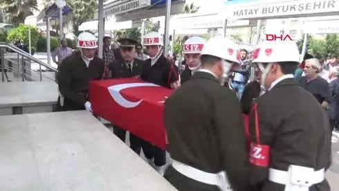 Hatay Şehidini 10 Bin Kişiyle Uğurladı Hatay Şehidini 10 Bin Kişiyle Uğurladı