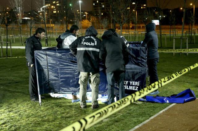 İstanbul'un göbeğinde Elleri Arkadan Bağlı Ağaca Asılı Ceset Bulundu