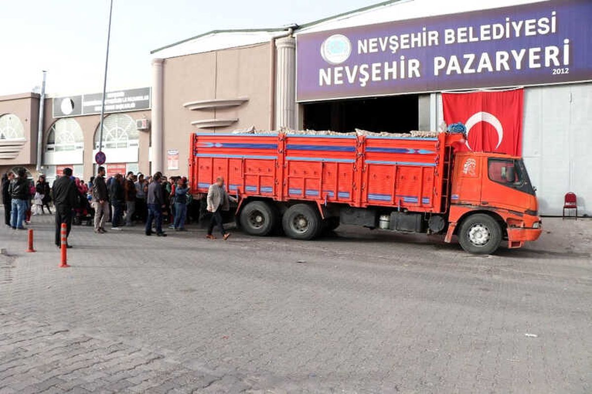 Pazarcılar Odası Patates Dağıttı, İzdiham Çıktı