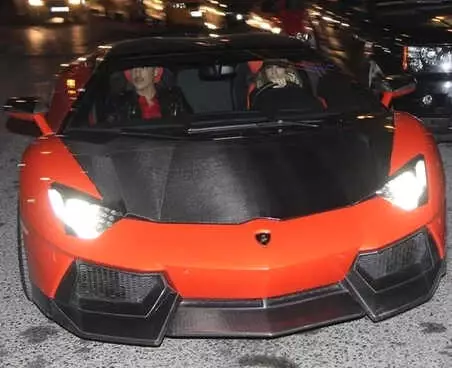 Sabri Sarıoğlu, Eşine Aldığı Milyonluk Otomobili Düğün Arabası Yaptı Sabri Sarıoğlu, Eşine Aldığı Milyonluk Otomobili Düğün Arabası Yaptı
