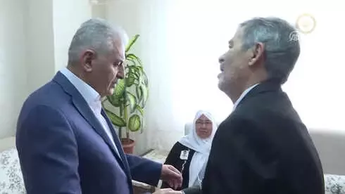 Başbakan Yıldırım'dan Şehit Ailesine Ziyaret Başbakan Yıldırım'dan Şehit Ailesine Ziyaret