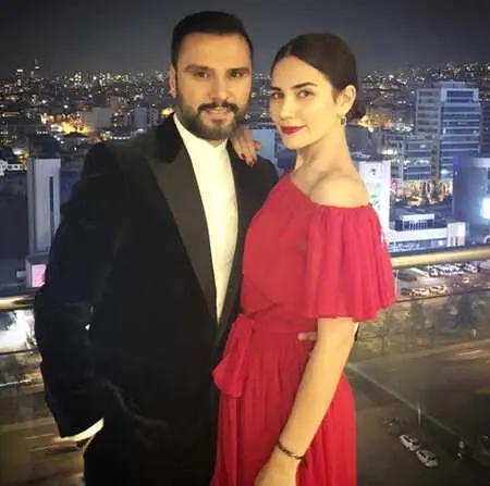 Maço Alişan, Buse Varol'a Diz Çöküp Evlilik Teklif Etti