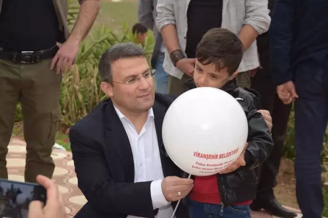 Yüzlerce Çocuk Şehit Arkadaşları İçin Uçurtma Uçurdu Yüzlerce Çocuk Şehit Arkadaşları İçin Uçurtma Uçurdu