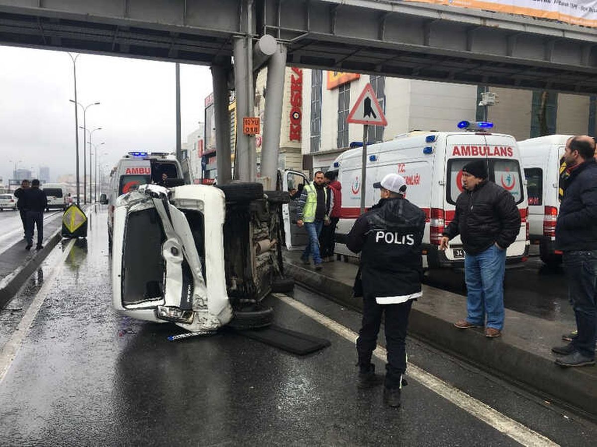 Avcılar'da Kontrolden Çıkan Araç Takla Attı: 7 Yaralı