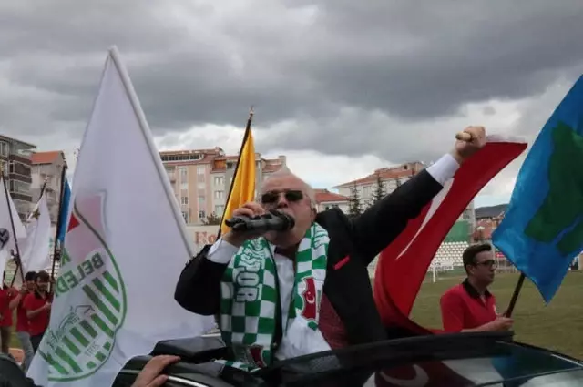 Emekli Olan Vali Necati Şentürk, Davullu-zurnalı Kortejle Helallik İstedi