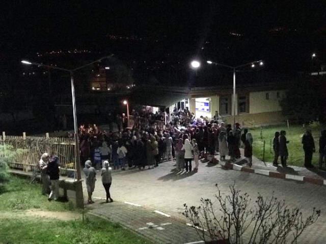 300 Öğrencinin Zehirlendiği Kız Yurdunda Eylem Yapıldı, Öğrenciler İstifa istiyor
