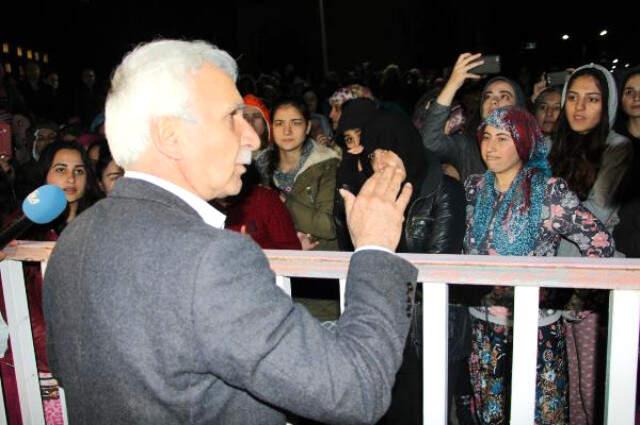 300 Öğrencinin Zehirlendiği Kız Yurdunda Eylem Yapıldı, Öğrenciler İstifa istiyor