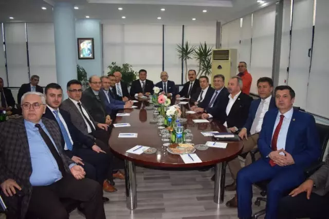 AK Parti'li Bilen: Üzüm Silah Zoruyla Yedirilecek Bir Şey Değil