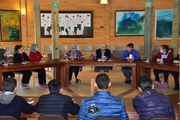 Gediz Belediyesi'nden Başarılı 40 Öğrenciye İstanbul Gezisi Gediz Belediyesi'nden Başarılı 40 Öğrenciye İstanbul Gezisi