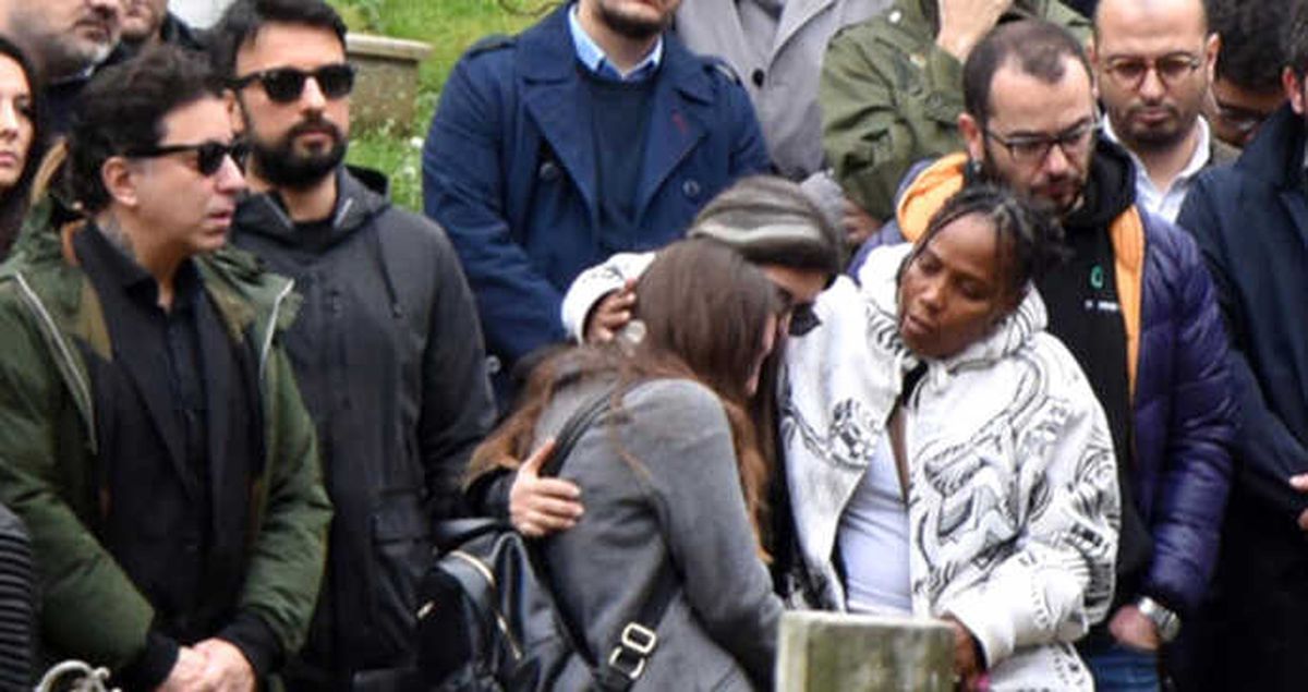 Tarkan'dan Ali Baba'ya Büyük Vefa! Son Ana Kadar Kabristandan Ayrılmadı