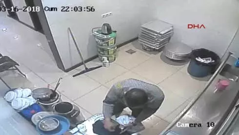 Adana-Tatlı Yemeğe Geldi, Çalışan Kadının Çantasını Çaldı Adana-Tatlı Yemeğe Geldi, Çalışan Kadının Çantasını Çaldı