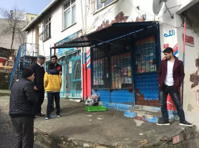 Başakşehir'de Silahlı 3 Soyguncu Bir Marketi Soyarak Kayıplara Karıştı Başakşehir'de Silahlı 3 Soyguncu Bir Marketi Soyarak Kayıplara Karıştı