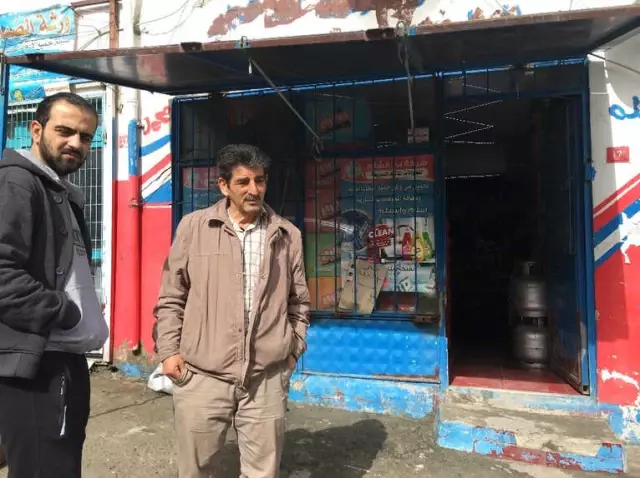Başakşehir'de Silahlı 3 Soyguncu Bir Marketi Soyarak Kayıplara Karıştı Başakşehir'de Silahlı 3 Soyguncu Bir Marketi Soyarak Kayıplara Karıştı
