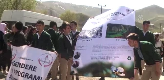 Esendere'de Öğrenciler Belediye Ekipleri ile Çöp Topladı