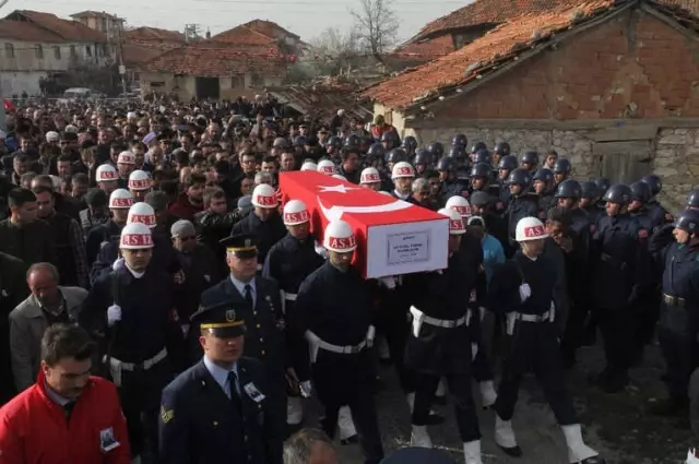 Kütahya Şehidini Son Yolculuğuna Uğurladı Kütahya Şehidini Son Yolculuğuna Uğurladı