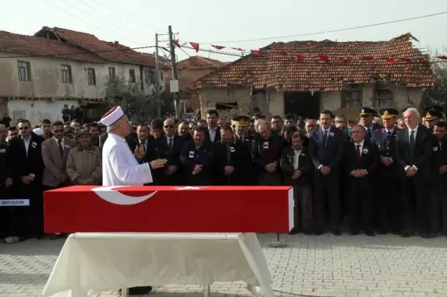 Kütahya Şehidini Son Yolculuğuna Uğurladı Kütahya Şehidini Son Yolculuğuna Uğurladı