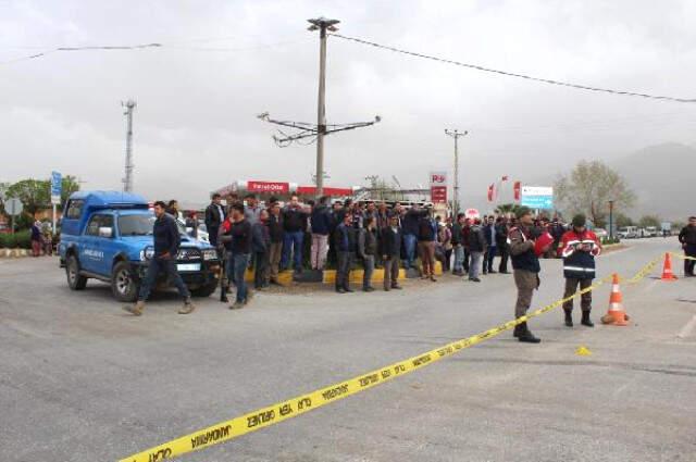 Otomobille Belediye Kamyoneti Çarpıştı! Feci Kazada 3 Ölü,Yaralı 1