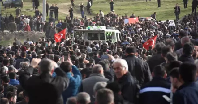 Afrin Şehidini, Binlerce Kütahyalı Uğurladı Afrin Şehidini, Binlerce Kütahyalı Uğurladı