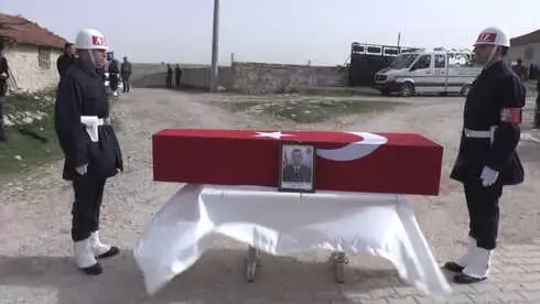 Zeytin Dalı Harekatı - Piyade Uzman Çavuş Temel'in Cenazesi Toprağa Verildi Zeytin Dalı Harekatı - Piyade Uzman Çavuş Temel'in Cenazesi Toprağa Verildi