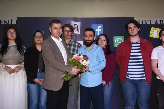 Çan Morris Tiyatro Sanat Topluluğu Güldürdü Çan Morris Tiyatro Sanat Topluluğu Güldürdü