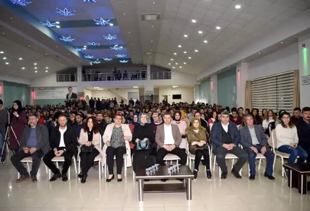 Çan Morris Tiyatro Sanat Topluluğu Güldürdü Çan Morris Tiyatro Sanat Topluluğu Güldürdü